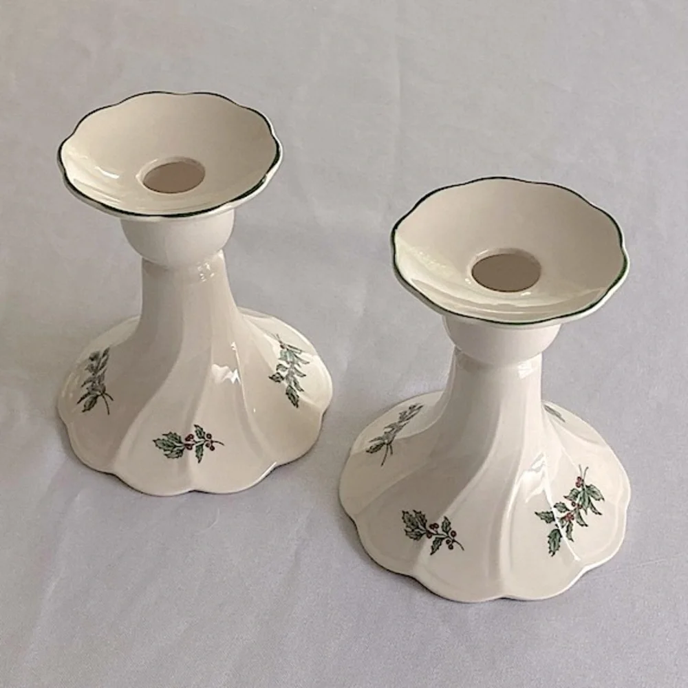 ⭐️ Vintage Nikko Ceramics white Christmas candle holders with Holly border - Picture 4 of 15